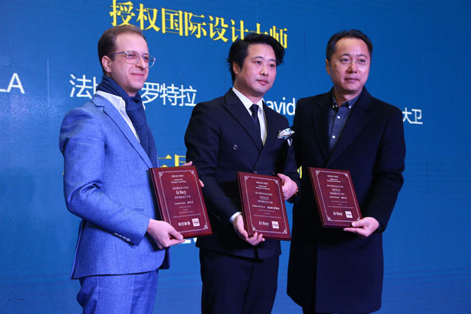 易百国际设计签约意大利大师，启动DIM系统战略，新品上市超大盛典。